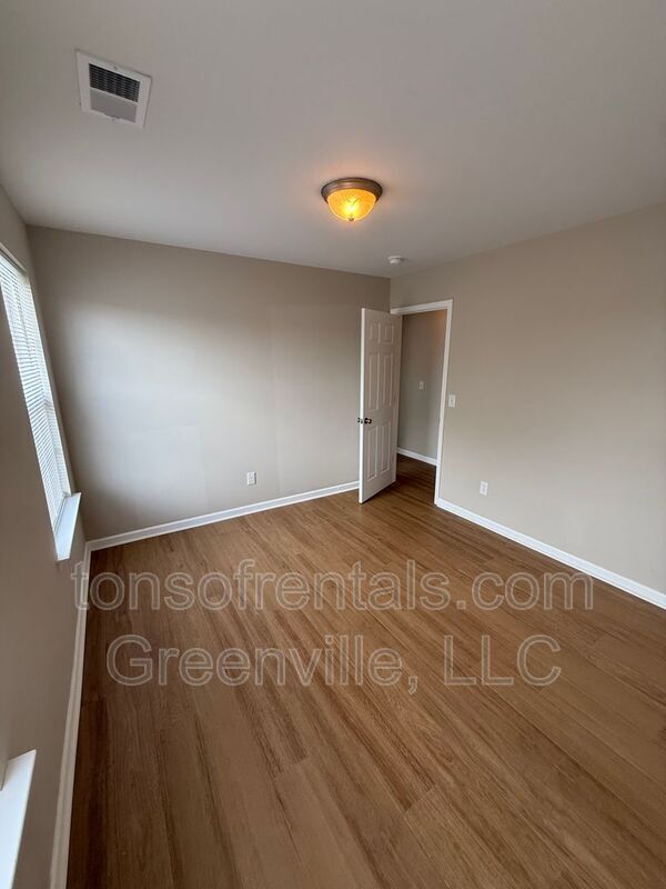 Building Photo - 151 Bellweather Dr