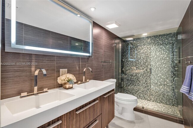 Building Photo - 1623 Collins Ave