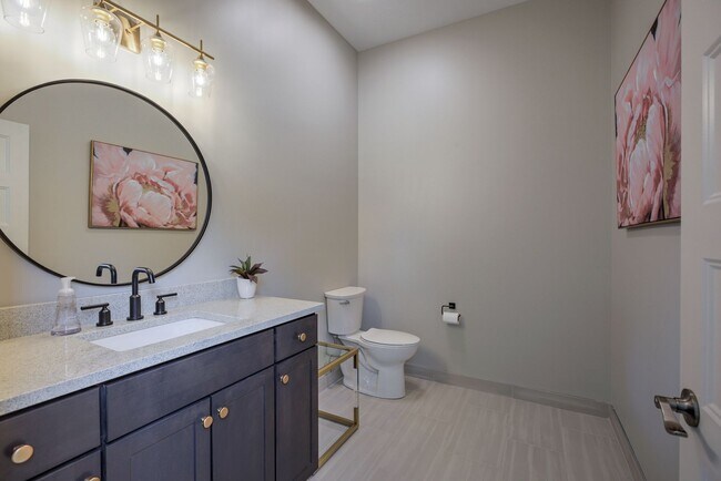 Building Photo - Modern 3BR Retreat | Penthouse + Skyline V...