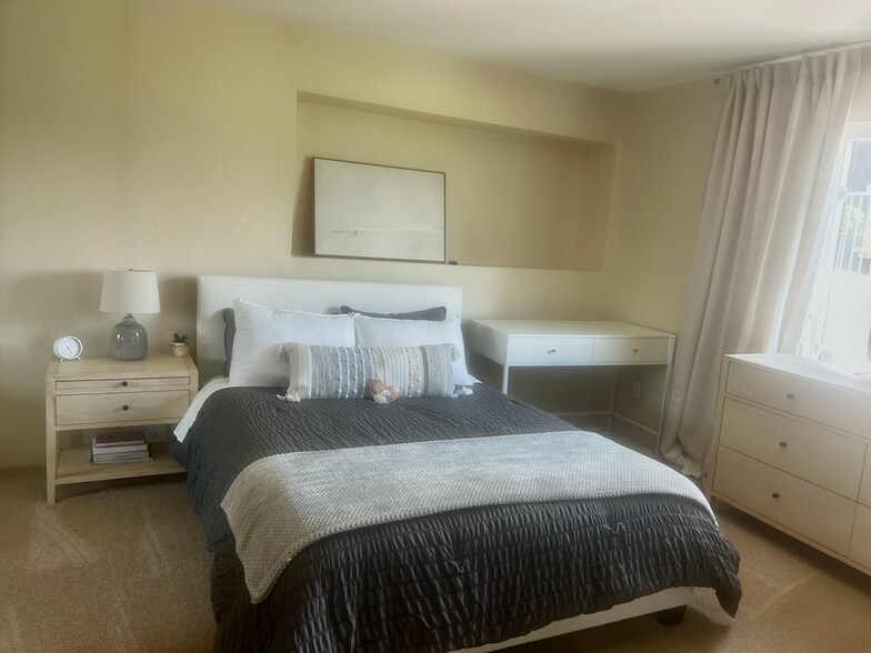 2nd Master Bed - 2556 Navarra Dr