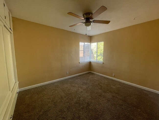 Building Photo - 1593 N Thorne Ave
