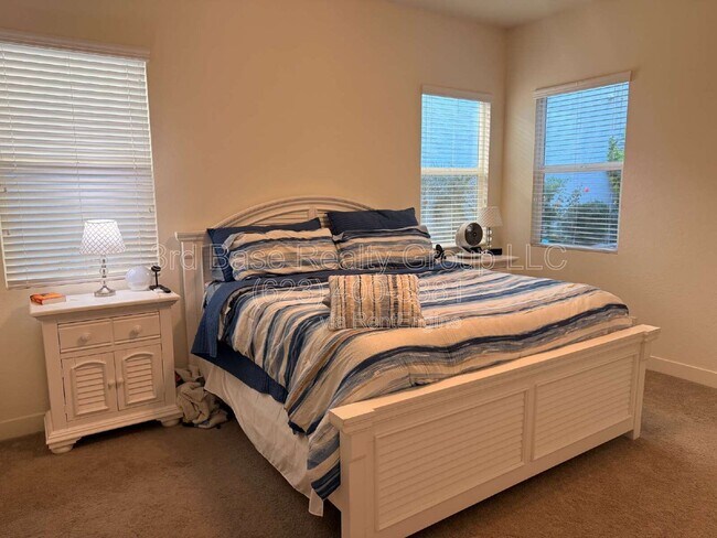 Building Photo - 21045 W Sunrise Ln