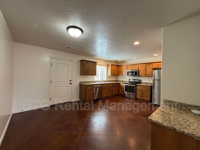 Building Photo - 2801 E 450 N