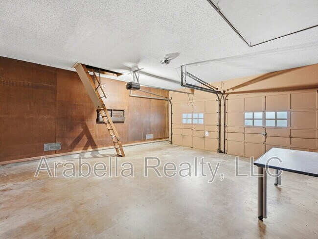 Building Photo - 8607 Norwich Dr