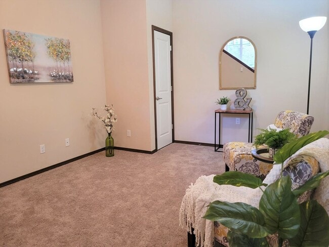 Building Photo - 2 Bedroom Townhome in Beautiful Poulsbo Place