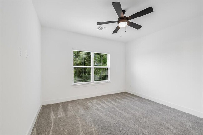 Building Photo - 1105 Lipan Trail