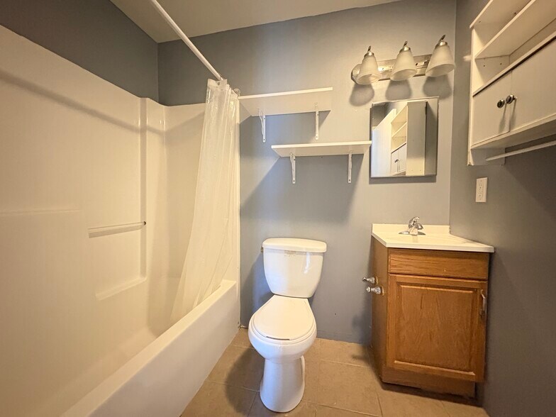 Building Photo - 35 Fairview Ave