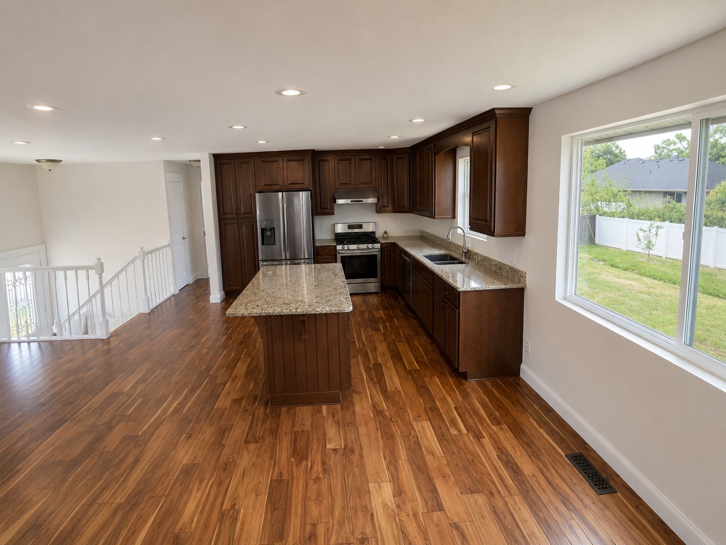 Building Photo - 4860 Country Club Dr