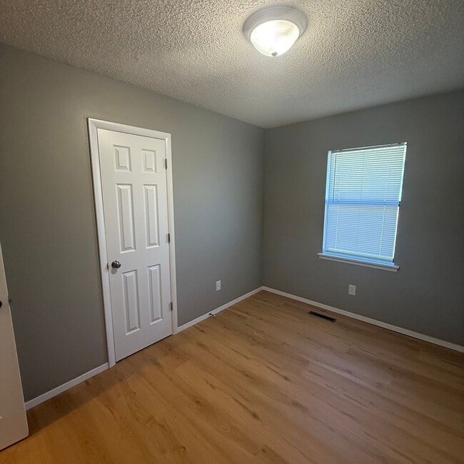 Building Photo - remodeled 3 bedroom 2 bathroom home