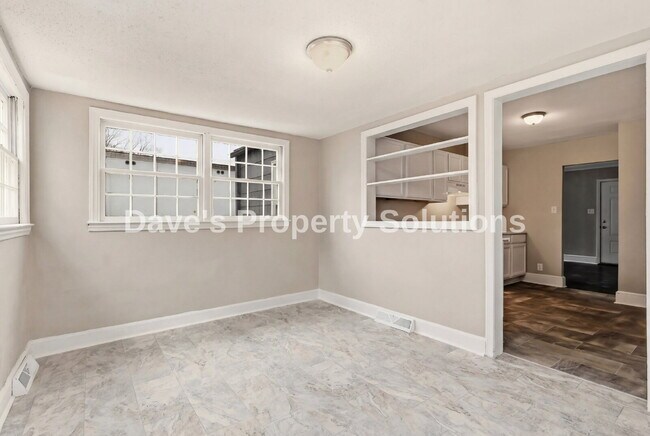 Building Photo - Beautifully updated and ready for its new tenants!
