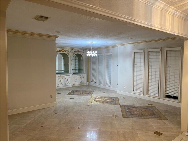 Building Photo - 8107 S Braeswood Blvd