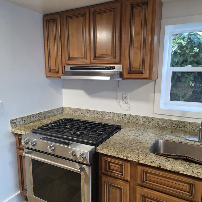 Building Photo - Live on the Water in Sausalito — 2BD with Direct Beach Access