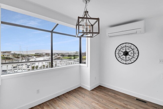 Building Photo - 2 Bed 2 Bath - View Home - Mariner Cove - Pet Friendly