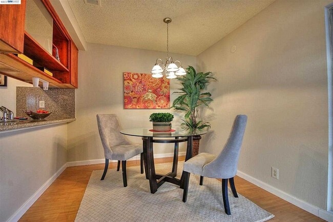 Building Photo - For Rent – Charming 2BR single level condo...