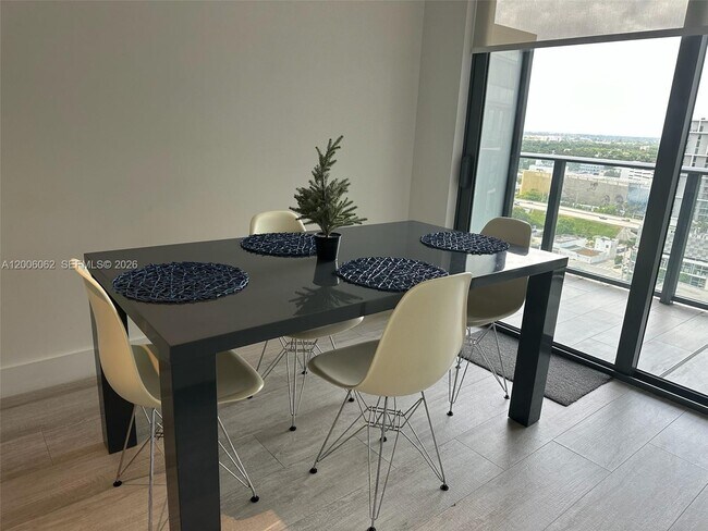 Building Photo - 121 NE 34th St