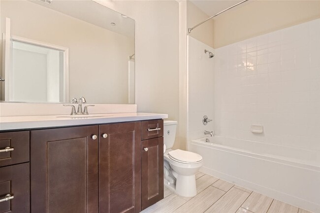 Building Photo - Don't miss out on this 4 Bedroom/ 4.5 Bath...