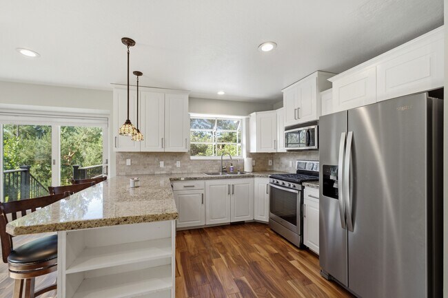 Building Photo - 12 E 500 S