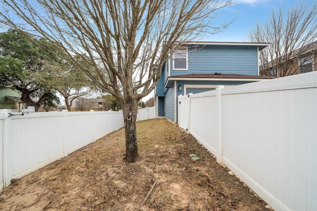 Building Photo - 1600 Big Thicket Dr