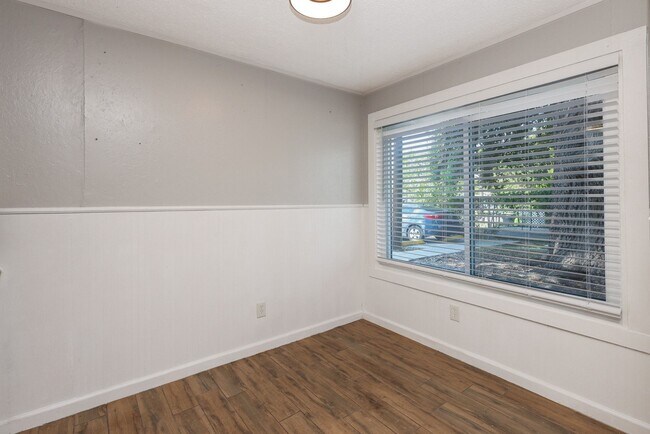 Building Photo - 506 N 3rd St
