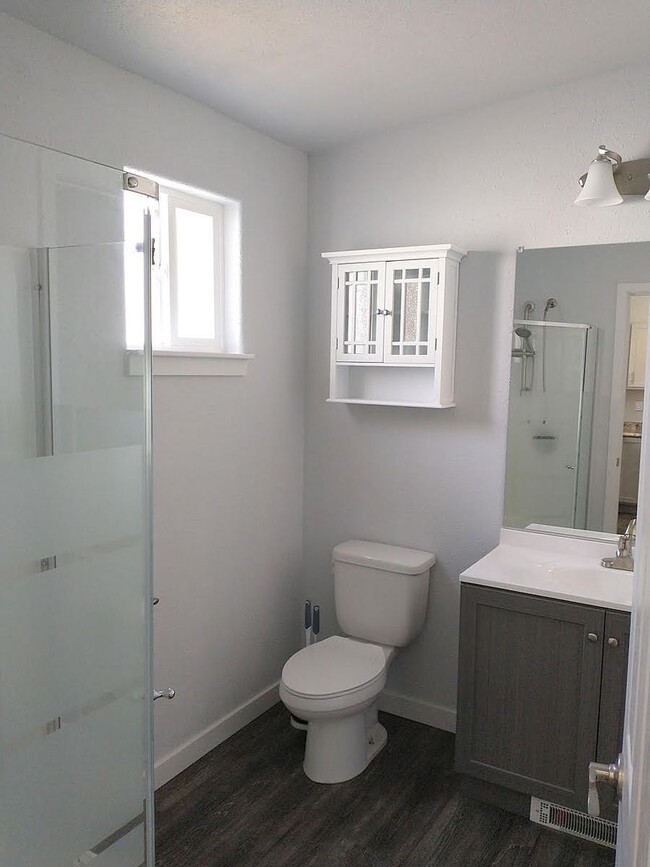 Building Photo - 202 1/2 Cedar