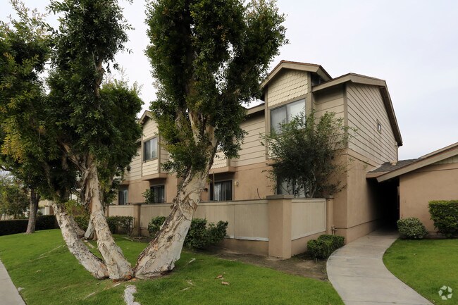 Building Photo - Urban Woods