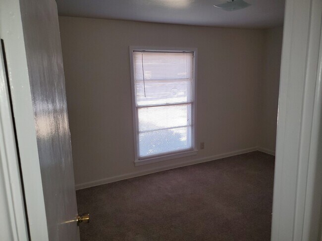 Building Photo - 1604 Crestridge Dr