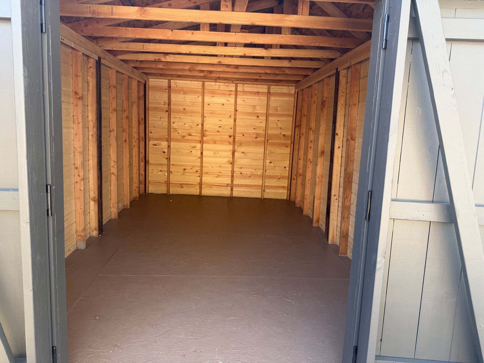 Building Photo - 703 Country Club Dr