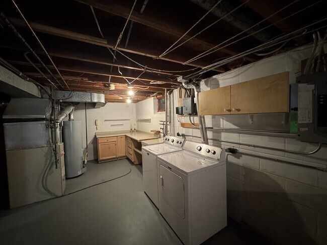 Building Photo - Charming 3-Bed Oasis with Fireplace & Finished Basement in Richfield!
