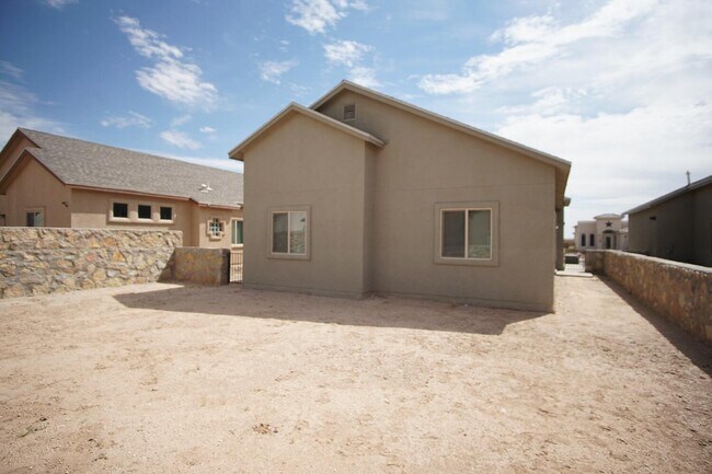 Building Photo - 14221 Peyton Edwards Ave