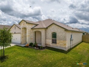 Building Photo - 310 Saddleback Trl