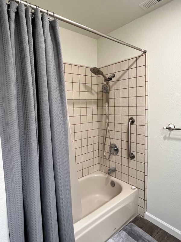 Building Photo - 3685 Fairway Dr