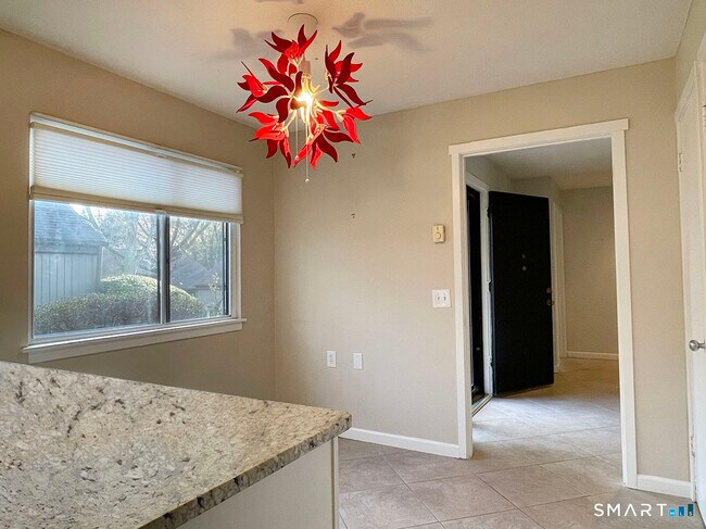 Building Photo - 445 Heritage Vlg