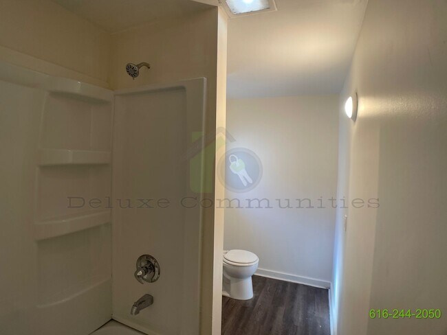 Building Photo - Spacious 4 Bedroom- Whole Home! Available ...