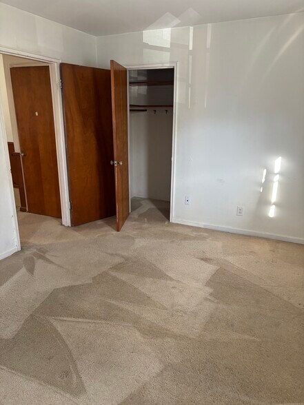 Building Photo - 1119 Amsterdam Rd