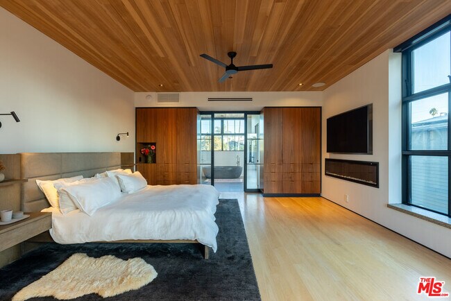 Building Photo - 746 Marco Pl