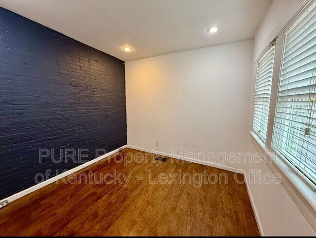 Building Photo - 611 N Broadway