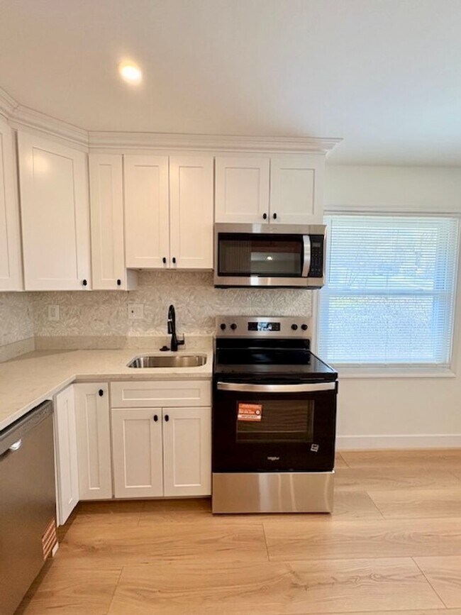 Building Photo - 6007 Crawford Dr