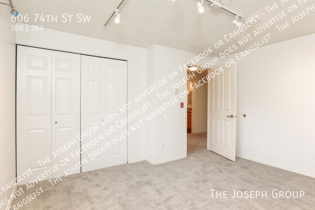 Building Photo - 606 74th St SW