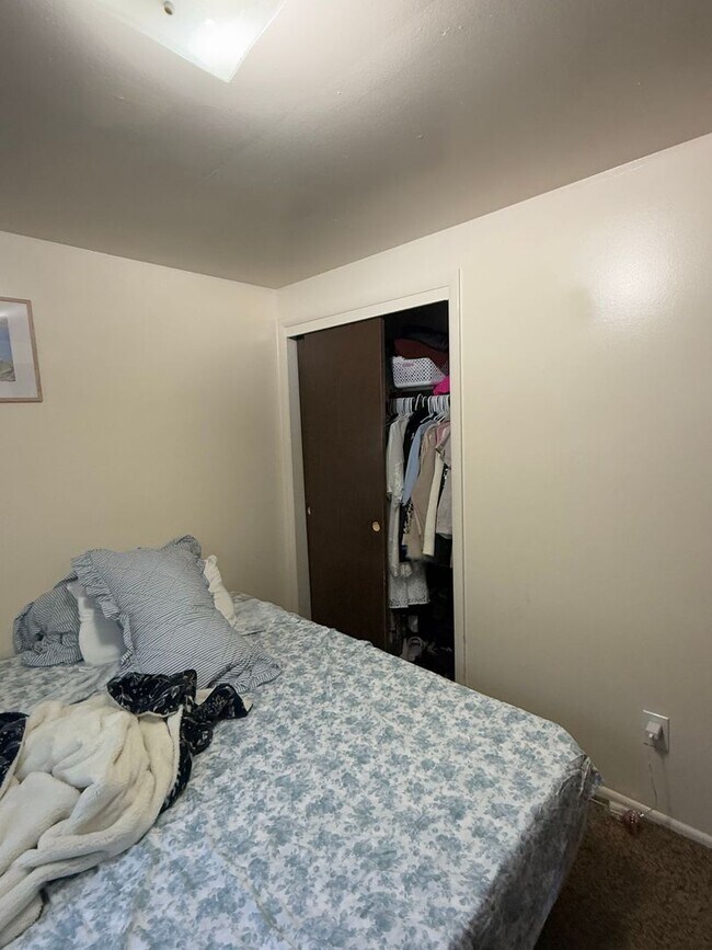 Building Photo - 2 Bedroom Apartment--Orem