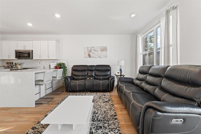 Building Photo - 210 SW 170th Ave