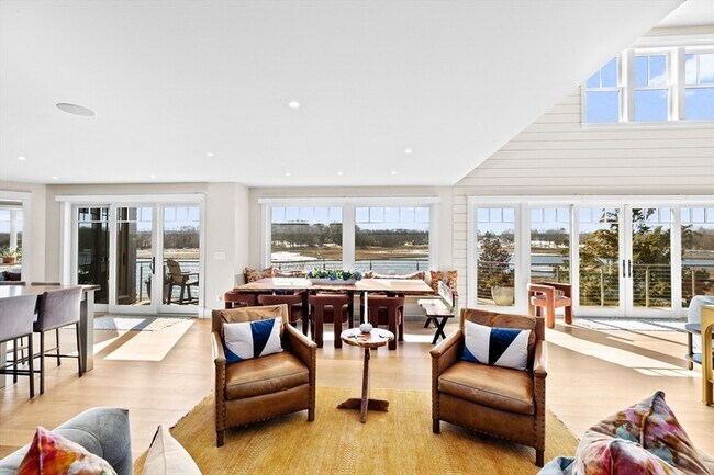 Building Photo - 67 Border St