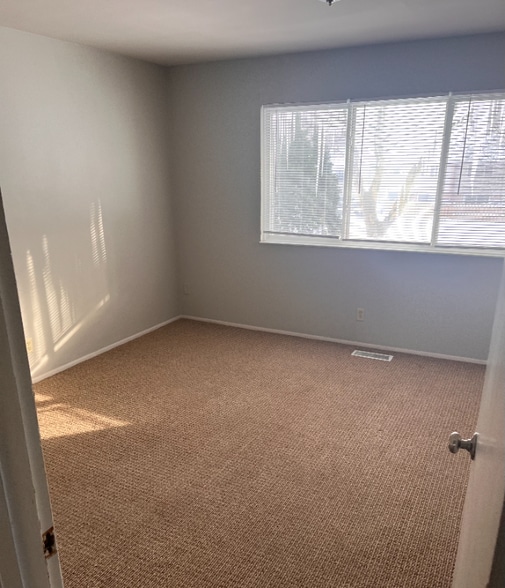 Building Photo - 3412 Kenbrooke Ct