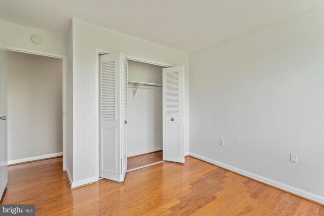 Building Photo - 10401 Grosvenor Pl