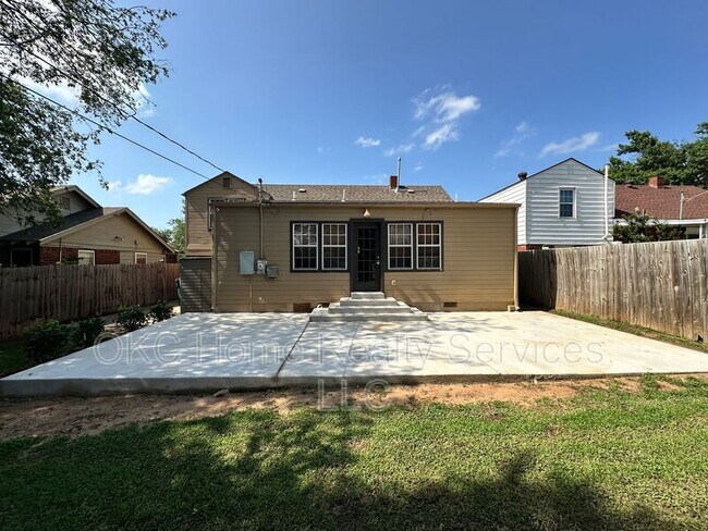 Building Photo - 2640 NW 34th St