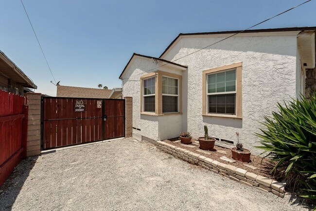 Primary Photo - 1176 2nd Ave