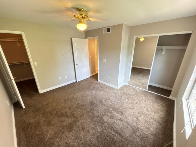 Building Photo - Cozy 1Bed/1Bath 2nd floor Condo in Henderson!