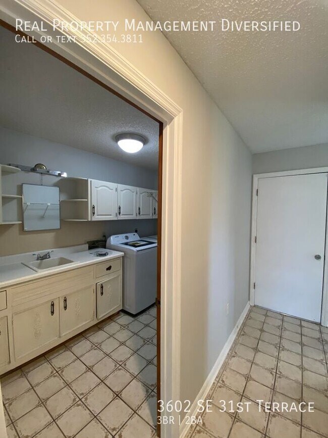 Building Photo - 3602 SE 31st Terrace