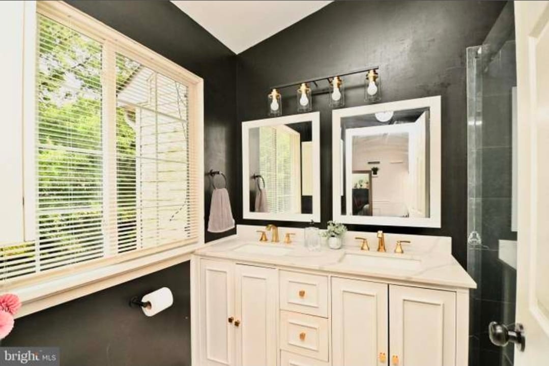 Owners Suite Bathroom - 16889 Toms River Loop