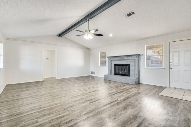 Building Photo - Beautiful 3-Bed, 2.5-Bath Home in Garland – Spacious Layout & Fantastic Amenities!