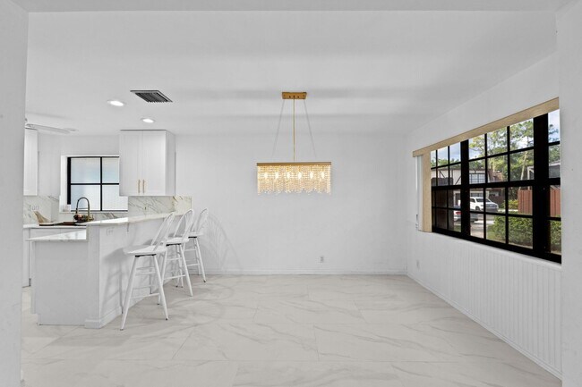 Building Photo - 111 Weybridge Cir